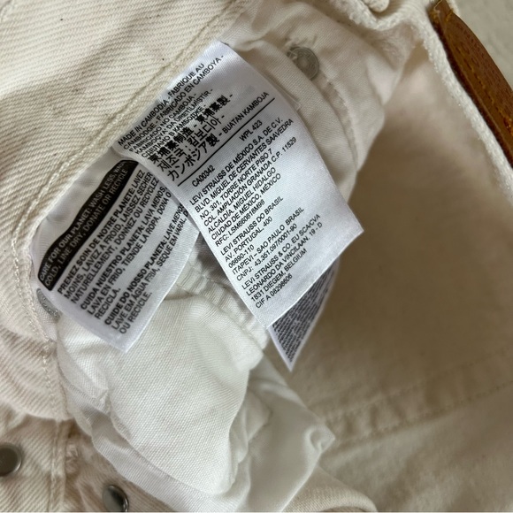 Levi’s - 501 cut off Jean shorts in cream/ivory size 29 - Picture 4 of 5